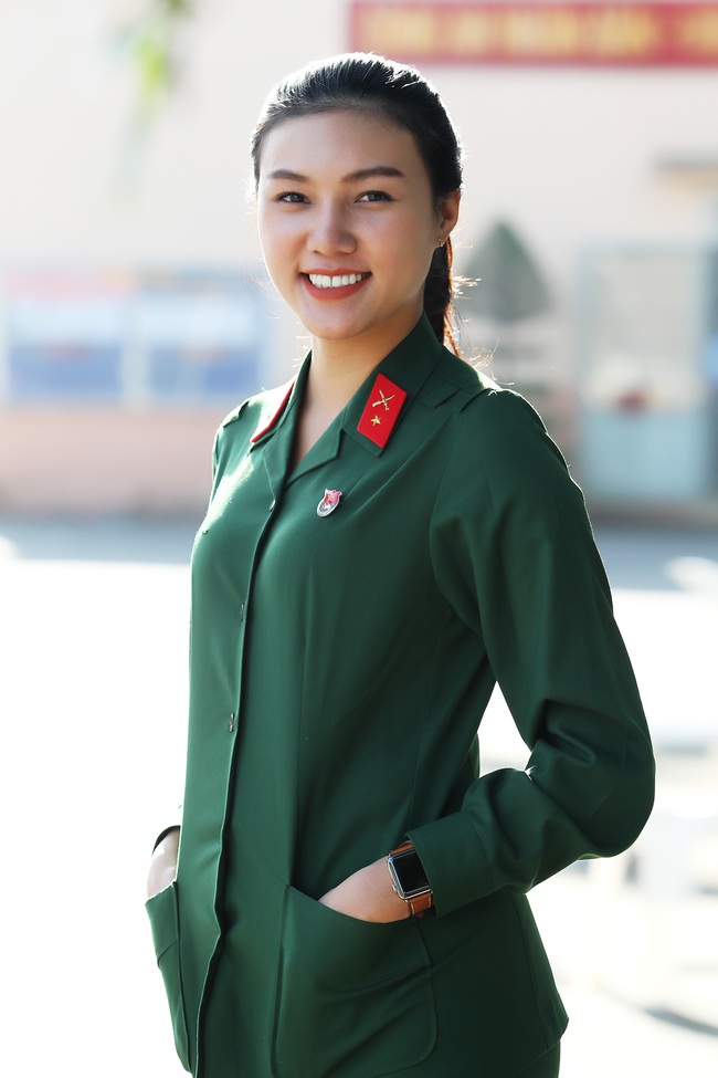 Cô gái xinh đẹp cao 1m70, từng đi thi Hoa hậu Việt Nam tình nguyện nhập ngũ - Ảnh 5.