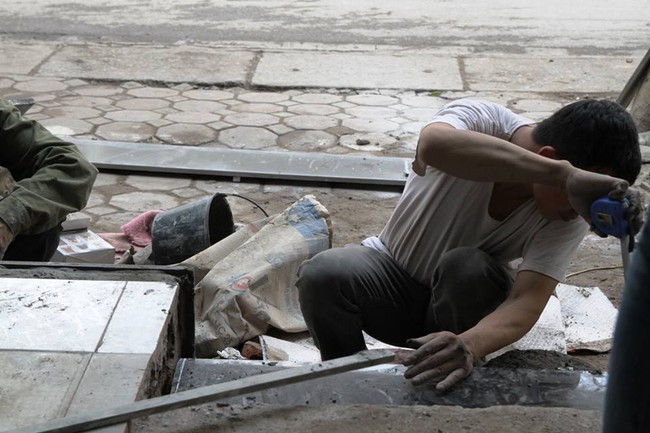 Thay v&igrave; lấn chiếm vỉa h&egrave;, nhiều người d&acirc;n H&agrave; Nội đ&atilde; x&acirc;y bậc tam cấp l&ugrave;i v&agrave;o trong nh&agrave; - Ảnh 3.