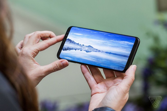 Ai ai cũng nói Galaxy S8 có màn hình tràn vô cực, vậy nó là gì? - Ảnh 1.