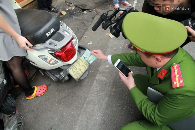 Sau S&agrave;i G&ograve;n, H&agrave; Nội ra qu&acirc;n gi&agrave;nh lại vỉa h&egrave; cho người đi bộ - Ảnh 3.