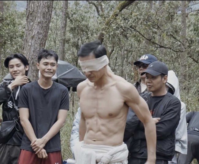 Mỹ nam cổ trang Việt đẹp đến độ bạn diễn ngắm sáng cả mắt: Body 1000 điểm không góc chết, chê gì cũng được trừ visual- Ảnh 2.