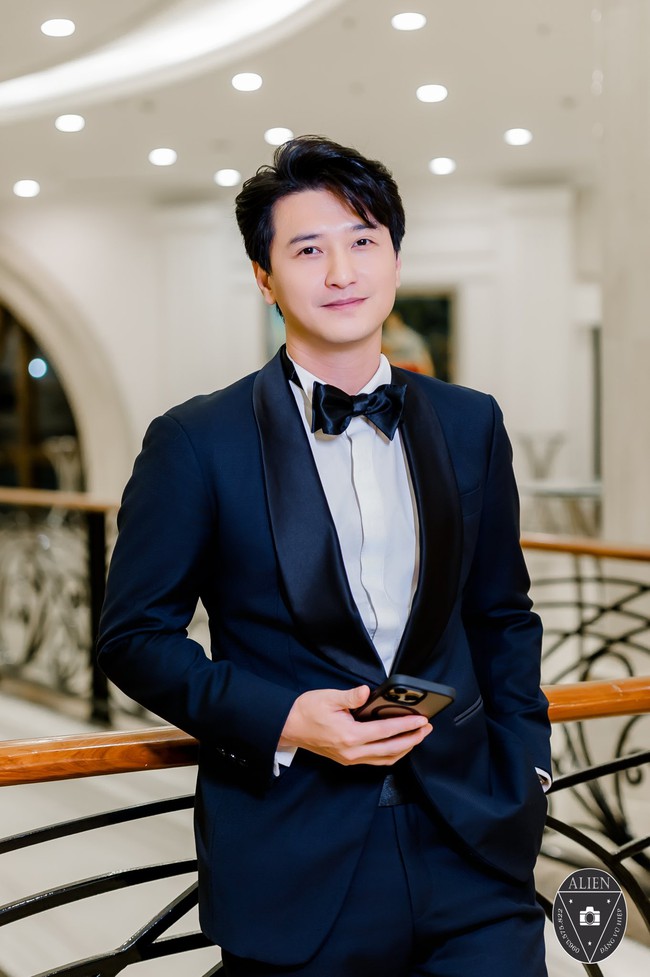 Việt Nam c&oacute; 1 mỹ nam giống cả t&aacute; sao H&agrave;n: Đẹp tựa Lee Min Ho, trẻ như Song Joong Ki, hao hao Kim Bum- Ảnh 1.