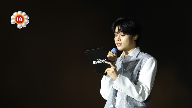 G-Dragon kết thúc set diễn chỉ vỏn vẹn 5 bài trong cơn mưa tầm tã, nhưng khiến hàng nghìn người tại Mỹ Đình sẽ mãi nhớ về ngày hôm nay!- Ảnh 30.