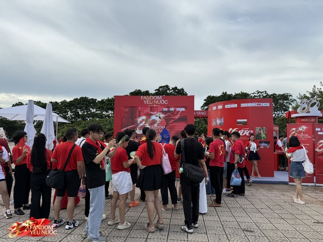 Đi xem Concert Quốc Gia quá đã: Vé free, quà tặng ê hề mà chất lượng nghệ sĩ 5 sao, ai nấy hát live cũng đỉnh của chóp!- Ảnh 3.