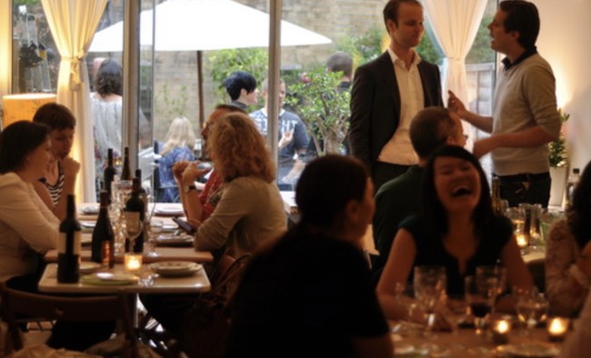 Trả tiền triệu để ăn tối với người lạ: Supper club l&agrave; g&igrave; m&agrave; từ London, Dubai đến TP.HCM đều &ldquo;ch&aacute;y v&eacute;&rdquo;?- Ảnh 16.