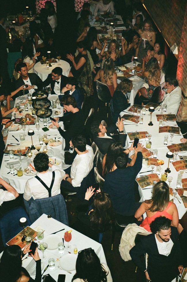 Trả tiền triệu để ăn tối với người lạ: Supper club l&agrave; g&igrave; m&agrave; từ London, Dubai đến TP.HCM đều &ldquo;ch&aacute;y v&eacute;&rdquo;?- Ảnh 3.