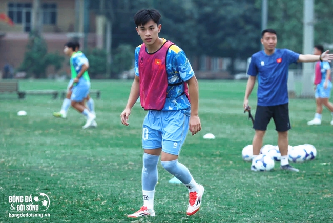 Visual s&aacute;ng bừng của "thần đồng" Trần Gia Bảo ở U19 Việt Nam- Ảnh 2.