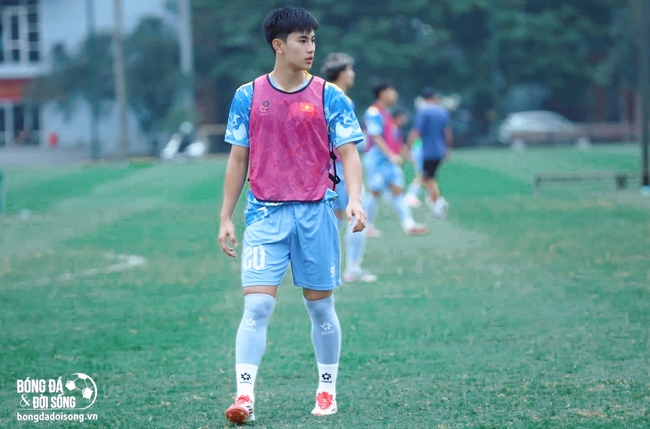 Visual s&aacute;ng bừng của "thần đồng" Trần Gia Bảo ở U19 Việt Nam- Ảnh 1.