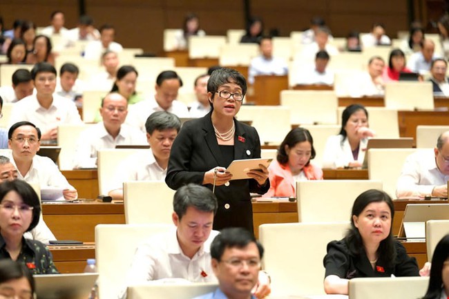 Trẻ em c&oacute; hai người c&ugrave;ng giới t&iacute;nh nu&ocirc;i dưỡng hợp ph&aacute;p được ghi nhận cả hai người đầy đủ trong giấy khai sinh- Ảnh 1.