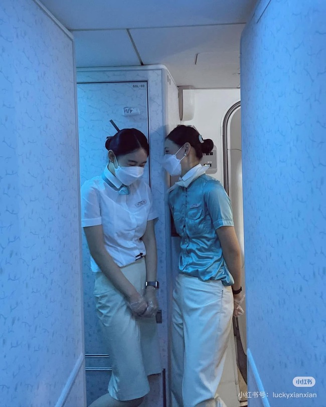 Đồng phục tiếp vi&ecirc;n Korean Air chưa bao giờ đổi mới, sau 21 năm vẫn l&agrave; thứ kinh điển- Ảnh 6.