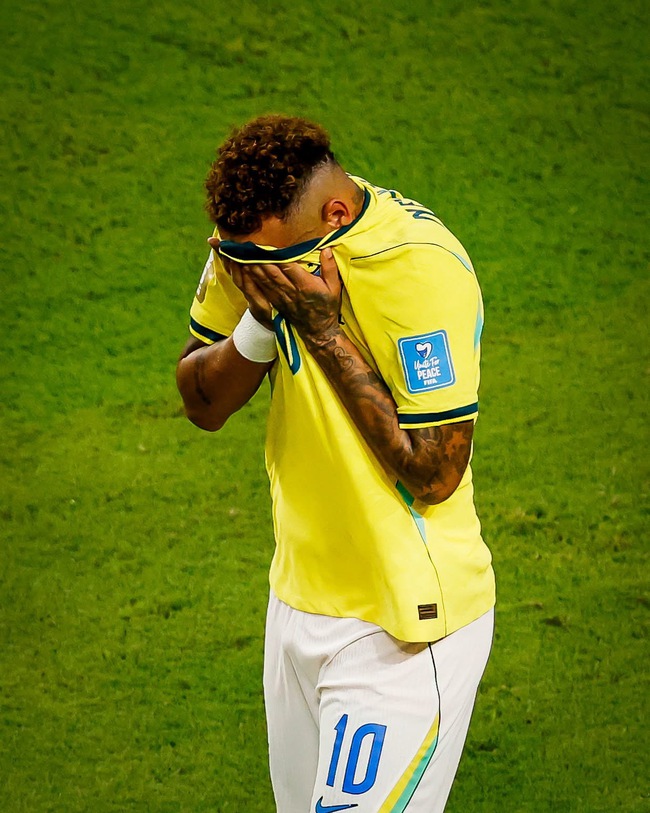 Neymar bật kh&oacute;c!- Ảnh 8.