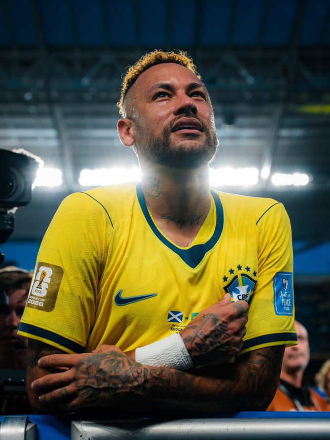 Neymar bật kh&oacute;c!- Ảnh 6.
