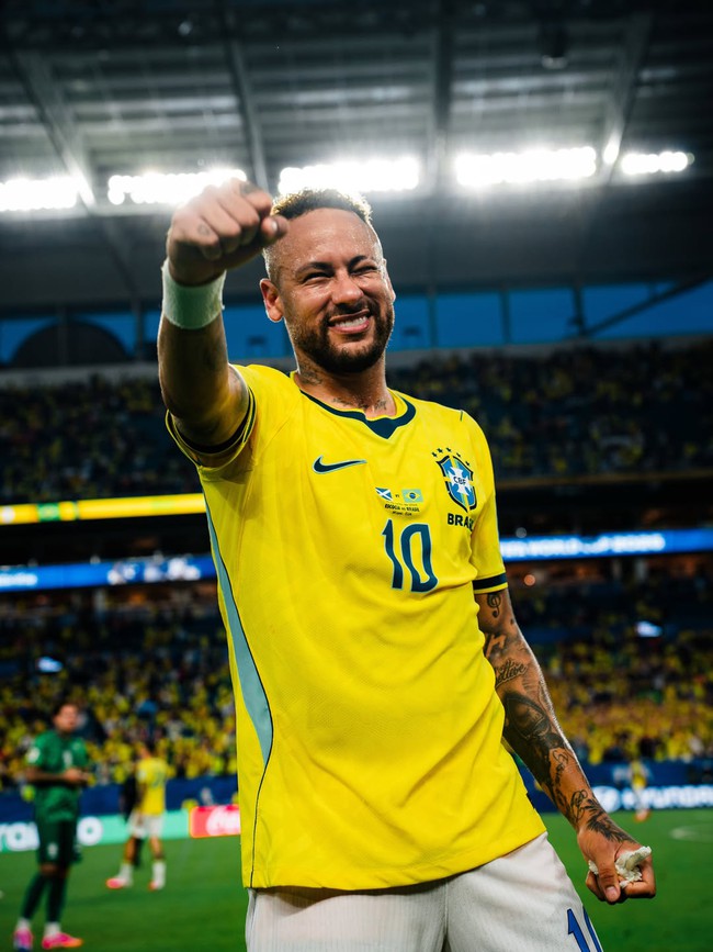 Neymar bật kh&oacute;c!- Ảnh 4.