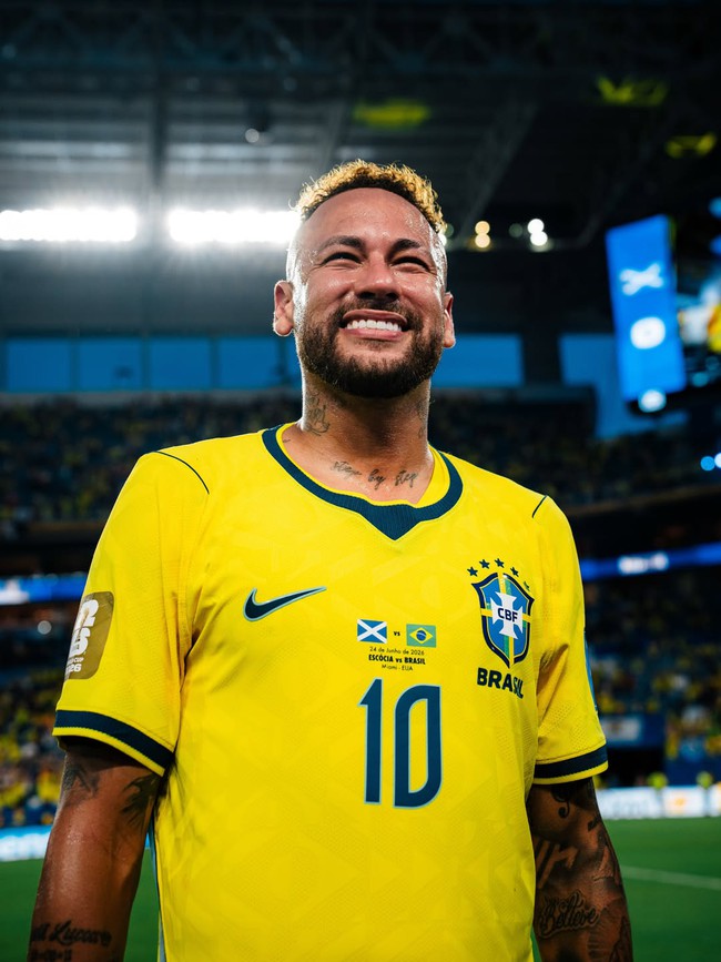 Neymar bật kh&oacute;c!- Ảnh 5.