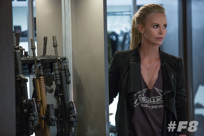 Fast 8 tiết lộ tạo hình của Charlize Theron, Kingsman 2 đón chào sự trở lại của Colin Firth - Ảnh 1.