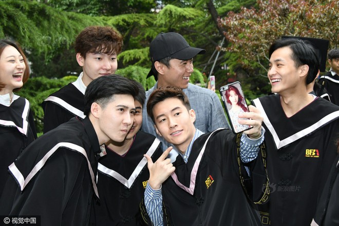 Ghé thăm ngôi trường nhiều trai đẹp gái xinh nhất Trung Quốc mùa tốt nghiệp - Ảnh 19.