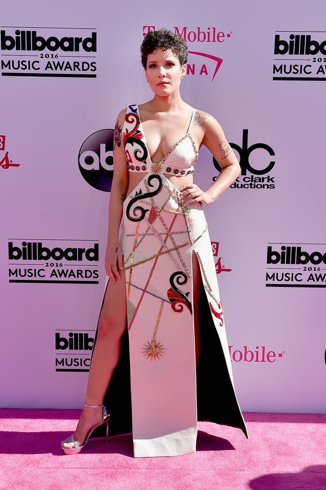 Rihanna giản bị bất ngờ với đồ cổ, Britney sexy lấn lướt dàn sao tại Billboard Music Awards 2016 - Ảnh 13.
