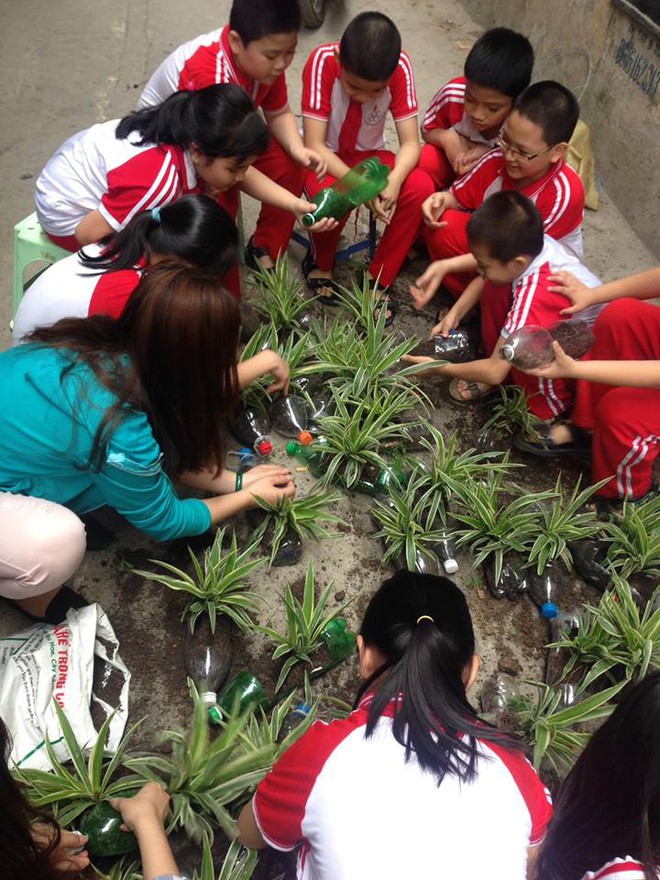 Nhóm sinh viên Hà Nội biến bãi rác dọn 10 năm không sạch thành một vườn hoa - Ảnh 11.