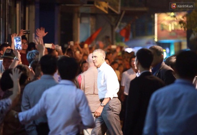 Tổng thống Obama thưởng thức bún chả gia truyền trên phố Lê Văn Hưu, Hà Nội - Ảnh 5.