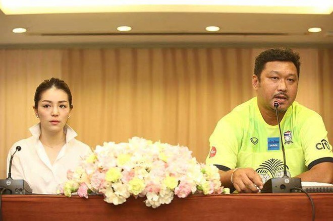 Nữ doanh nh&acirc;n đẹp h&uacute;t hồn đi v&agrave;o lịch sử b&oacute;ng đ&aacute; Th&aacute;i Lan - Ảnh 3.