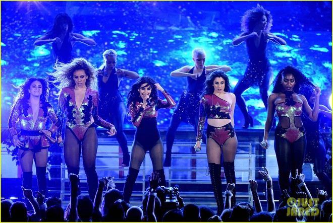 Billboard Music Awards 2016: Qu&aacute; đ&atilde; với s&acirc;n khấu từ Britney, Rihanna, Justin, Ariana v&agrave; d&agrave;n sao khủng - Ảnh 5.