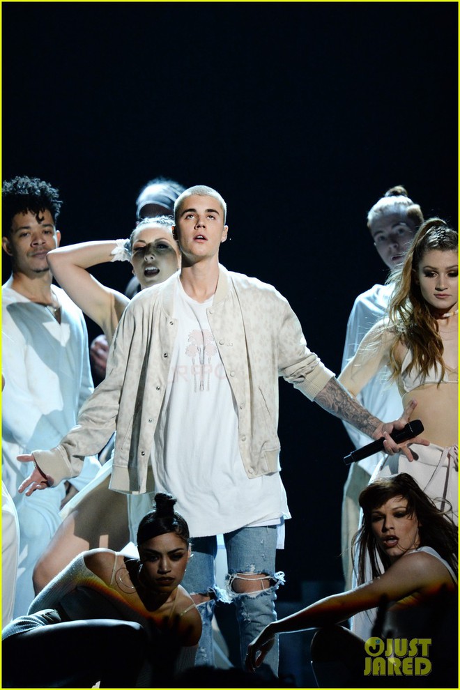 Billboard Music Awards 2016: Qu&aacute; đ&atilde; với s&acirc;n khấu từ Britney, Rihanna, Justin, Ariana v&agrave; d&agrave;n sao khủng - Ảnh 3.