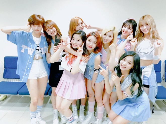 TWICE tiếp tục giữ ngôi vương trên sàn đấu Kpop - Ảnh 1.