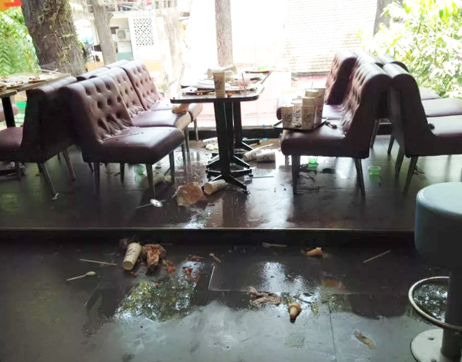 H&agrave; Nội: Cảnh b&agrave;y bừa kinh ho&agrave;ng tại qu&aacute;n Lotteria sau tiệc chia tay cuối năm của học sinh lớp 4 - Ảnh 3.