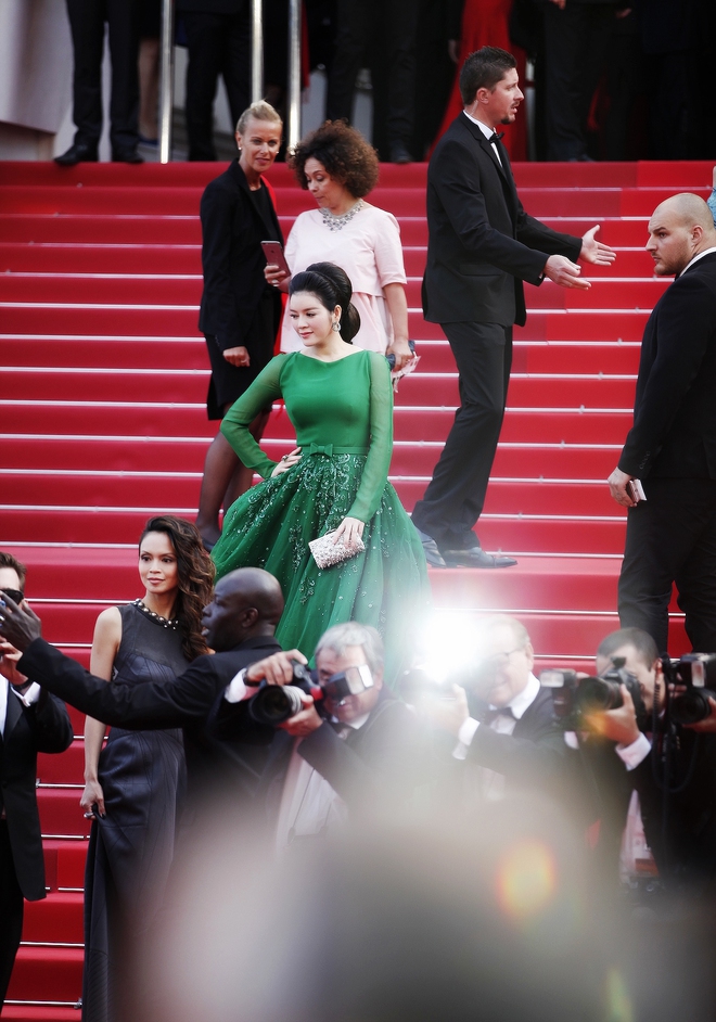 Clip L&yacute; Nh&atilde; Kỳ tại Cannes: 20 gi&acirc;y xuất hiện tr&ecirc;n web ch&iacute;nh thức của BTC - Ảnh 18.