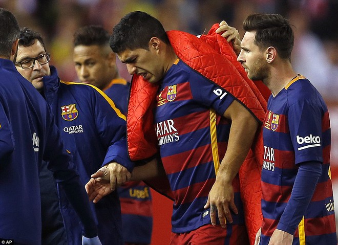 Dính chấn thương nặng, Luis Suarez khóc nức nở lúc rời sân - Ảnh 2.