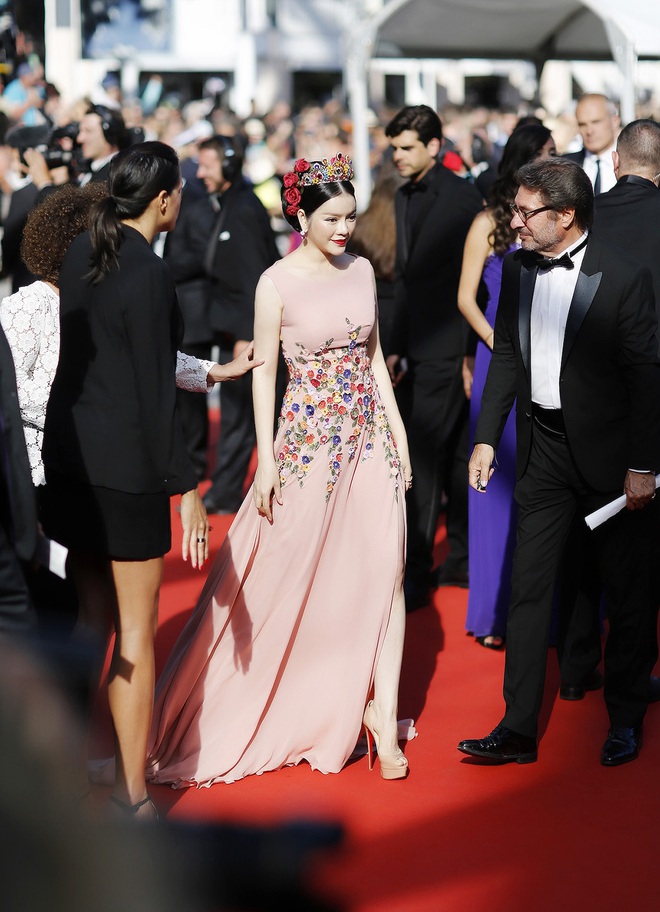 Hóa nữ hoàng mùa Xuân, Lý Nhã Kỳ thu hút sự chú ý trên thảm đỏ Cannes - Ảnh 7.