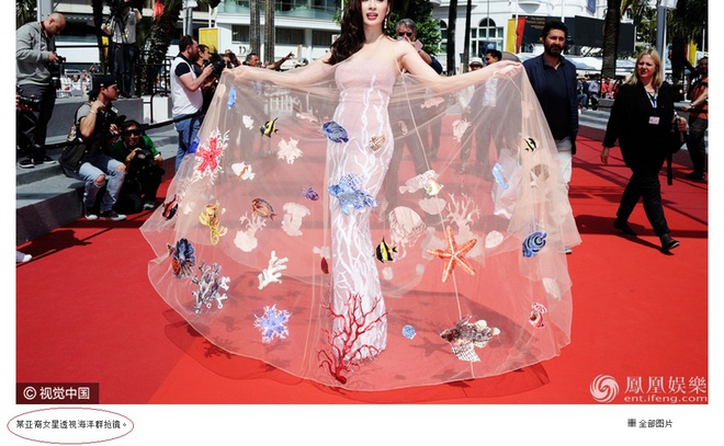 Diện váy đại dương đến Cannes, Angela Phương Trinh đồng loạt được các trang thông tấn quốc tế đăng tải - Ảnh 4.