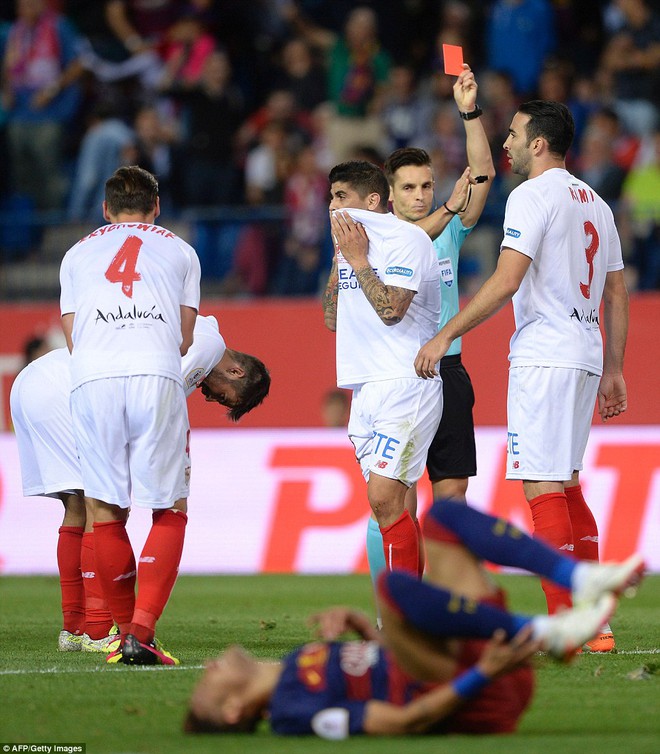 Barca đoạt Cúp Nhà vua sau trận đấu kịch tính kéo dài 120 phút với 3 thẻ đỏ - Ảnh 8.