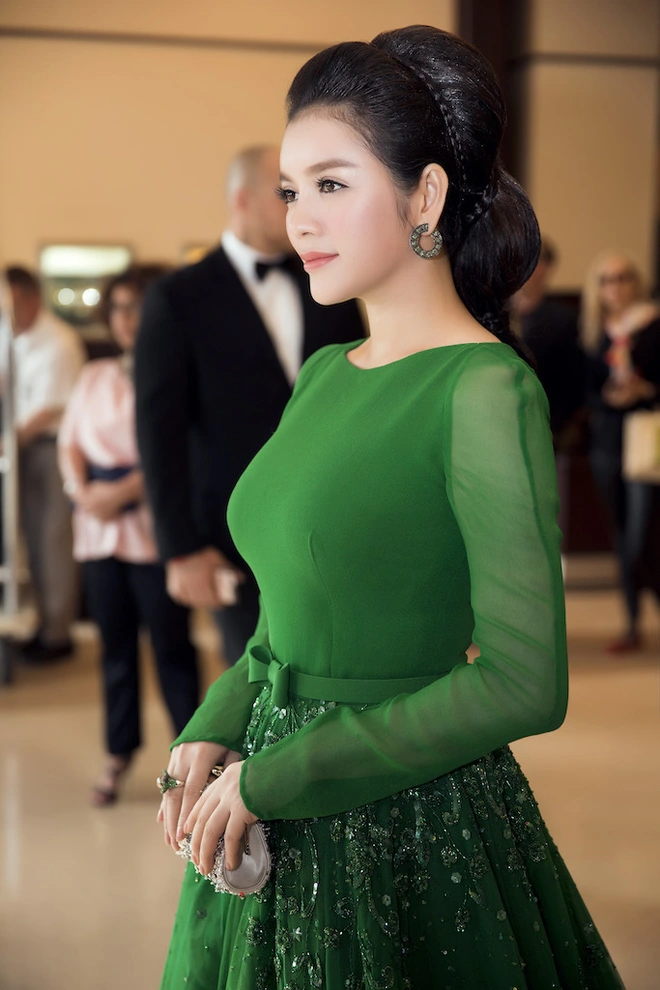 Clip L&yacute; Nh&atilde; Kỳ tại Cannes: 20 gi&acirc;y xuất hiện tr&ecirc;n web ch&iacute;nh thức của BTC - Ảnh 5.