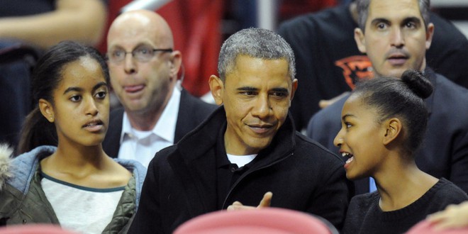 Xem những hình ảnh này mới thấy Tổng thống Obama yêu thương 2 cô con gái đến nhường nào - Ảnh 17.