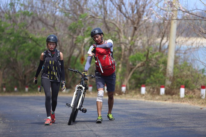 Cuộc đua kỳ thú: Hương Giang bật khóc vì thương Criss, Pông Chuẩn gặp tai nạn và ra về - Ảnh 6.