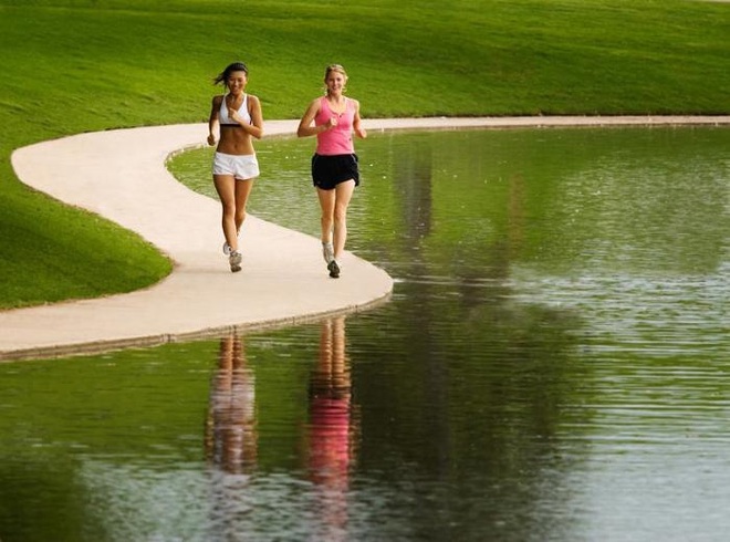 Chạy bộ không chỉ giúp giảm cân, đẹp dáng mà còn làm bạn thông minh, hạnh phúc hơn - Ảnh 1.