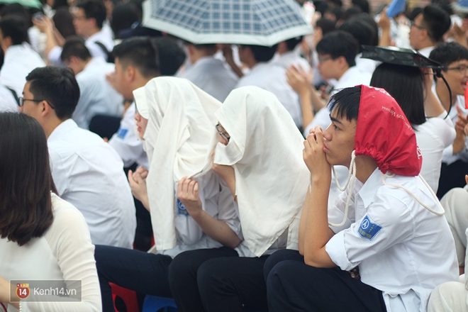 Nụ h&ocirc;n của học sinh Phan Đ&igrave;nh Ph&ugrave;ng trong ng&agrave;y chia tay thời học sinh - Ảnh 3.