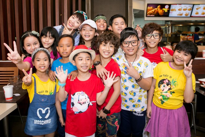 T&oacute;c Ti&ecirc;n đ&aacute;nh lẻ, bất ngờ được d&agrave;n Idol Kids mừng sinh nhật muộn - Ảnh 6.