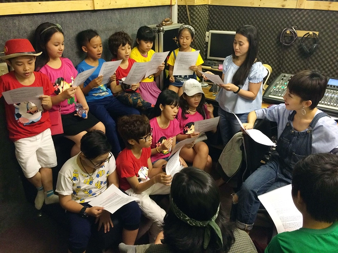 T&oacute;c Ti&ecirc;n đ&aacute;nh lẻ, bất ngờ được d&agrave;n Idol Kids mừng sinh nhật muộn - Ảnh 7.