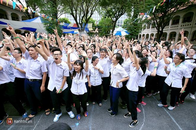 Lễ tổng kết với màn flashmob chuẩn bị suốt 2 tháng của khối 12 THPT Chuyên Lê Hồng Phong - Ảnh 23.