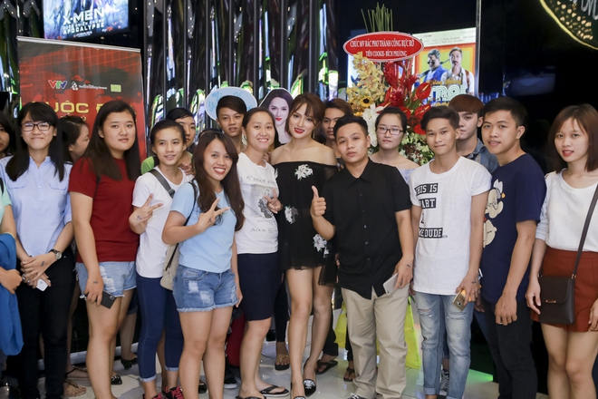 Hương Giang Idol khẳng định độ khùng trong MV dễ thương về tình yêu cô giáo - học sinh - Ảnh 9.