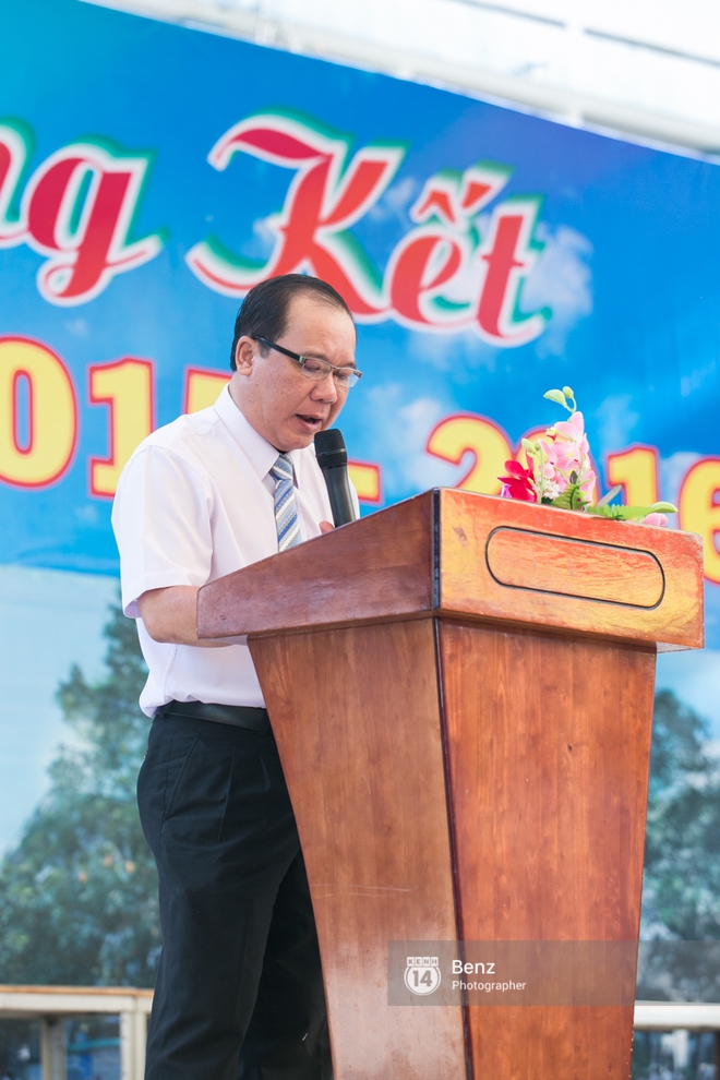 Teen trường Ho&agrave;ng Hoa Th&aacute;m c&ugrave;ng n&eacute;m bột m&agrave;u trong ng&agrave;y lễ Bế giảng - Ảnh 6.