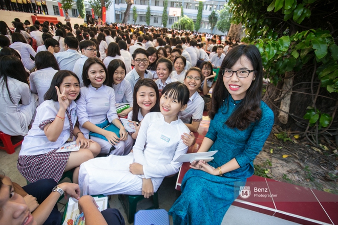 Teen trường Hoàng Hoa Thám cùng ném bột màu trong ngày lễ Bế giảng - Ảnh 14.