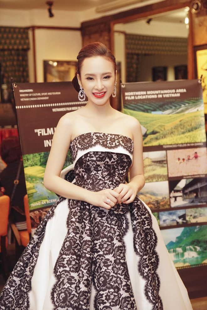 Angela Phương Trinh diện v&aacute;y lộng lẫy xuất hiện tại Czech  - Ảnh 4.
