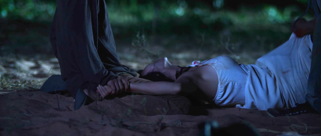 Clip Minh Hằng khóc lóc quằn quại khi bị cưỡng hiếp tập thể trong phim - Ảnh 6.