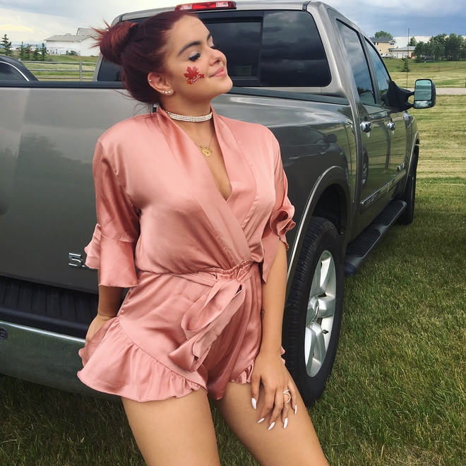 Bị chê cố ních quần shorts ngắn cũn, cô nàng béo đẹp Ariel Winter đáp trả: Mùa hè chả lẽ mặc áo cổ lọ? - Ảnh 2.