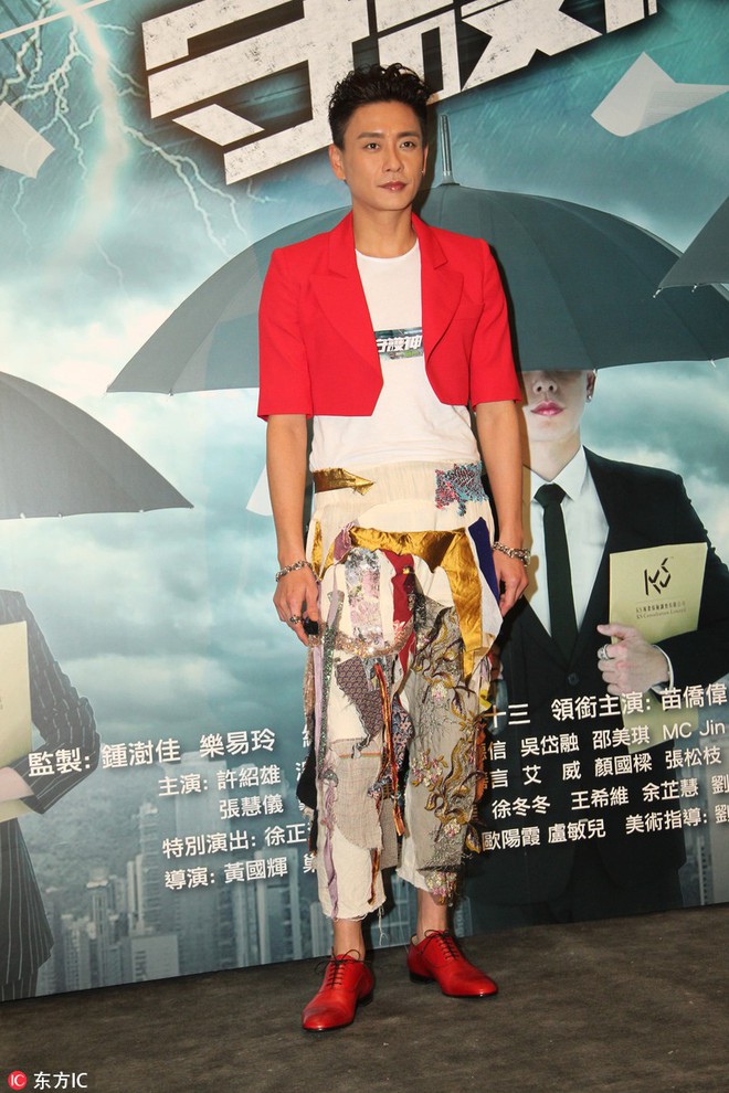 Nam thần Huỳnh Tông Trạch bôi son đỏ choét, ăn mặc thời trang nữ tính đến mức khó hiểu tại sự kiện - Ảnh 3.