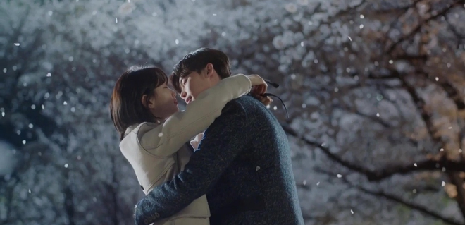HOT: Lee Jong Suk và Suzy hôn nhau ngay teaser đầu tiên của bom tấn! - Ảnh 2.