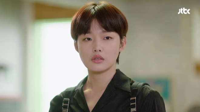Hot boy Hậu Duệ Mặt Trời khiến trai đẹp của Age of Youth 2... n&ocirc;n mửa - Ảnh 2.